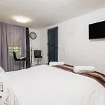 Beautiful In With Wifi דירה